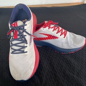 Brooks Patriotic Launch 7 women size 9
